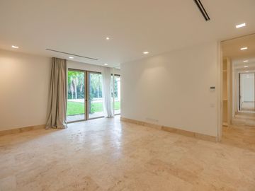 VENTA casa moderna a estrenar  Highland Park Pilar