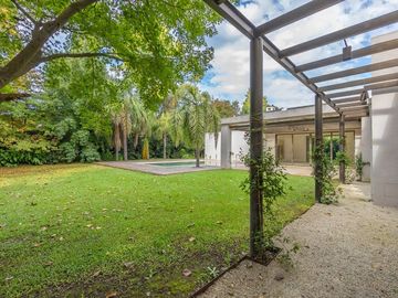 VENTA casa moderna a estrenar  Highland Park Pilar