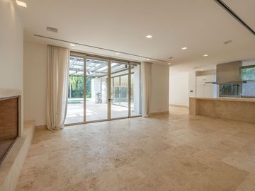 VENTA casa moderna a estrenar  Highland Park Pilar