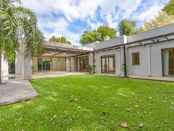 VENTA casa moderna a estrenar  Highland Park Pilar