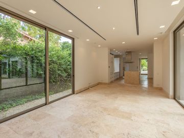 VENTA casa moderna a estrenar  Highland Park Pilar