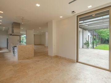 VENTA casa moderna a estrenar  Highland Park Pilar