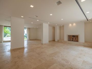 VENTA casa moderna a estrenar  Highland Park Pilar