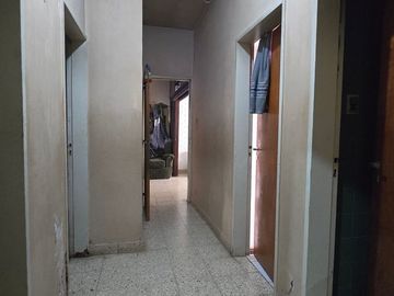 VENDE CASA 4 DORMITORIOS, ALBERDI 823, NEUQUEN