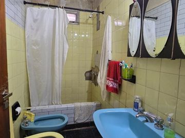 VENDE CASA 4 DORMITORIOS, ALBERDI 823, NEUQUEN