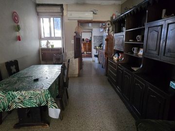 VENDE CASA 4 DORMITORIOS, ALBERDI 823, NEUQUEN