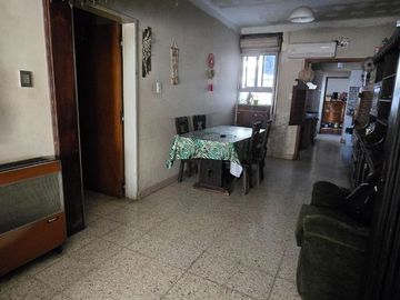 VENDE CASA 4 DORMITORIOS, ALBERDI 823, NEUQUEN