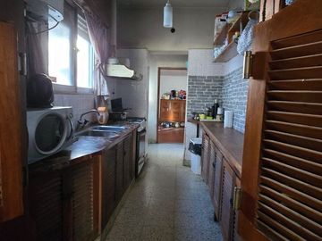 VENDE CASA 4 DORMITORIOS, ALBERDI 823, NEUQUEN