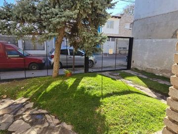 VENDE CASA 4 DORMITORIOS, ALBERDI 823, NEUQUEN