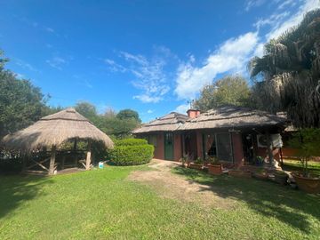 Venta Casa Del Viso con piscina jardín frutales.