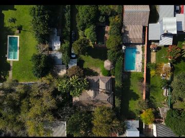 Venta Casa Del Viso con piscina jardín frutales.