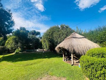 Venta Casa Del Viso con piscina jardín frutales.