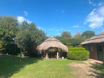 Venta Casa Del Viso con piscina jardín frutales.