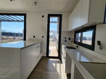 VENTA Casa 3 dormitorios en Lujan de Cuyo