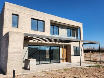 VENTA Casa 3 dormitorios en Lujan de Cuyo