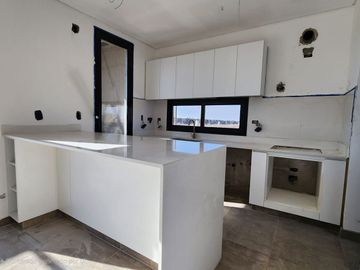 VENTA Casa 3 dormitorios en Lujan de Cuyo