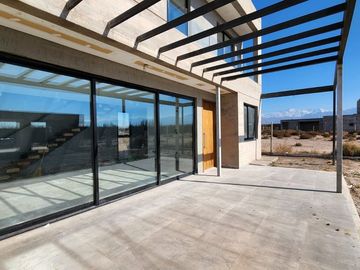VENTA Casa 3 dormitorios en Lujan de Cuyo