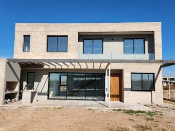 VENTA Casa 3 dormitorios en Lujan de Cuyo