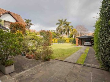 VENTA Casa en San Isidro con jardín y pileta