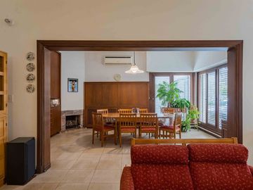 VENTA Casa en San Isidro con jardín y pileta