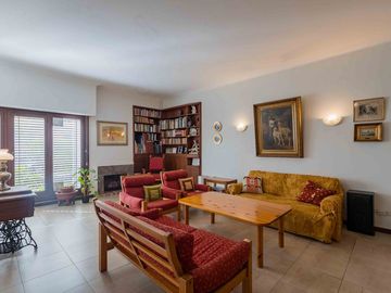 VENTA Casa en San Isidro con jardín y pileta