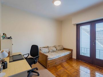 VENTA Casa en San Isidro con jardín y pileta