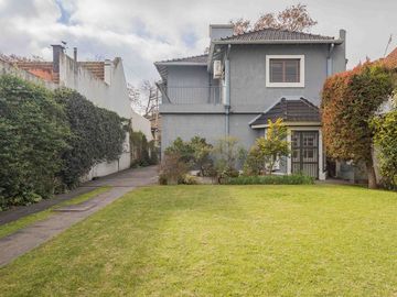 VENTA Casa en San Isidro con jardín y pileta
