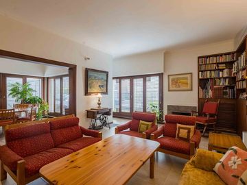 VENTA Casa en San Isidro con jardín y pileta