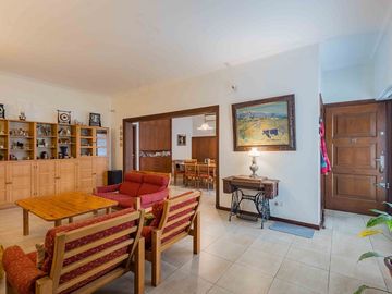 VENTA Casa en San Isidro con jardín y pileta