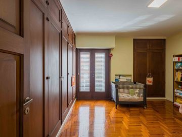 VENTA Casa en San Isidro con jardín y pileta