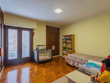 VENTA Casa en San Isidro con jardín y pileta