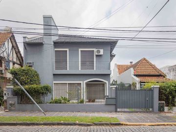 VENTA Casa en San Isidro con jardín y pileta