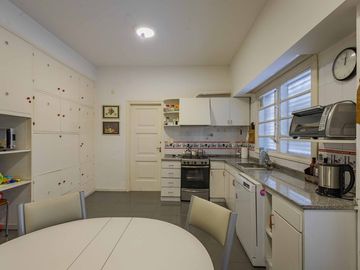VENTA Casa en San Isidro con jardín y pileta