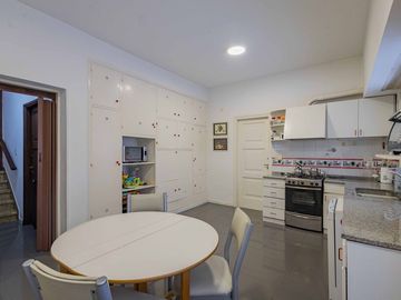 VENTA Casa en San Isidro con jardín y pileta