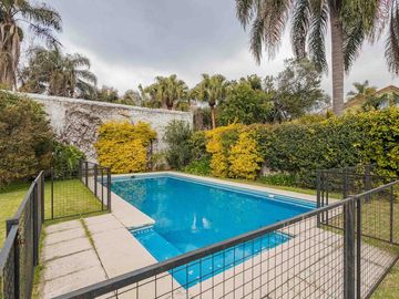 VENTA Casa en San Isidro con jardín y pileta