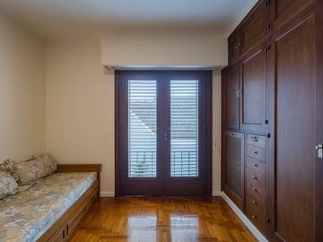 VENTA Casa en San Isidro con jardín y pileta