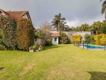 VENTA Casa en San Isidro con jardín y pileta