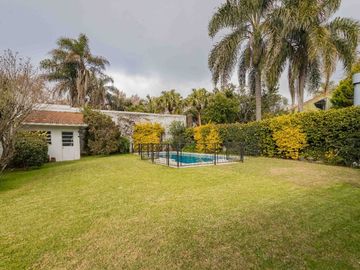 VENTA Casa en San Isidro con jardín y pileta
