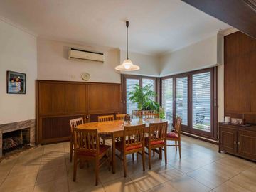VENTA Casa en San Isidro con jardín y pileta