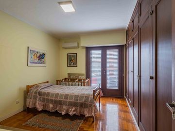 VENTA Casa en San Isidro con jardín y pileta