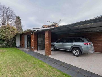 VENTA Casa en San Isidro con jardín y pileta