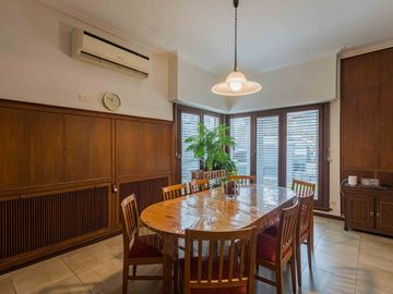 VENTA Casa en San Isidro con jardín y pileta