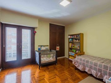VENTA Casa en San Isidro con jardín y pileta