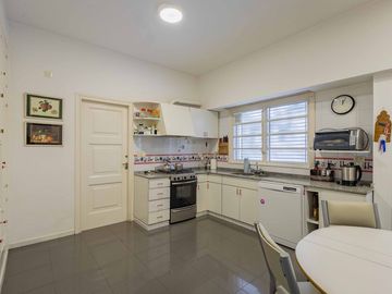 VENTA Casa en San Isidro con jardín y pileta