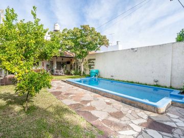 VENTA PH TIPO CASA JARDIN PILETA COCHERA EXCELENTE