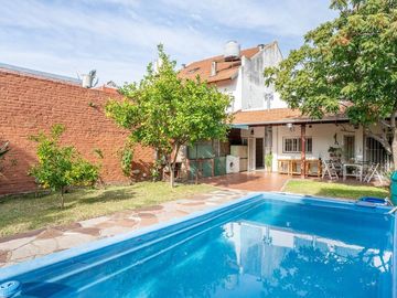 VENTA PH TIPO CASA JARDIN PILETA COCHERA EXCELENTE