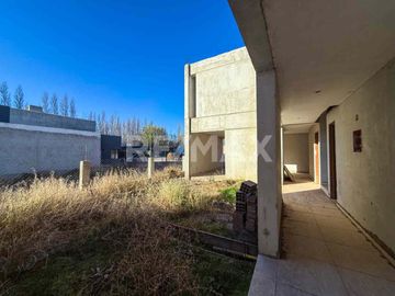 VENTA CASA 3 DORMITORIOS CALLE AMERICA - NEUQUÉN