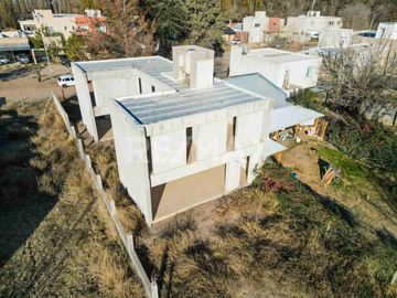 VENTA CASA 3 DORMITORIOS CALLE AMERICA - NEUQUÉN