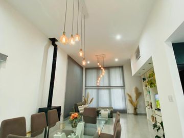 VENTA CASA 5 AMBIENTES, EN AREA 60.