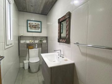 VENTA CASA 5 AMBIENTES, EN AREA 60.